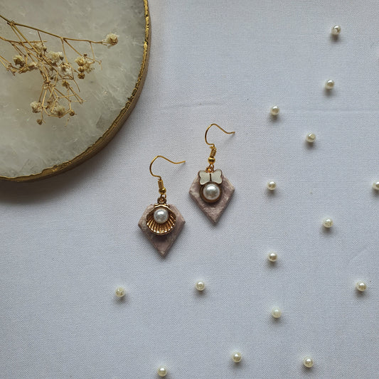 Asymmetric pearl earrings