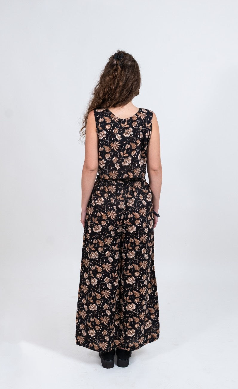 Half and half black floral printed crop top and pallazzo set