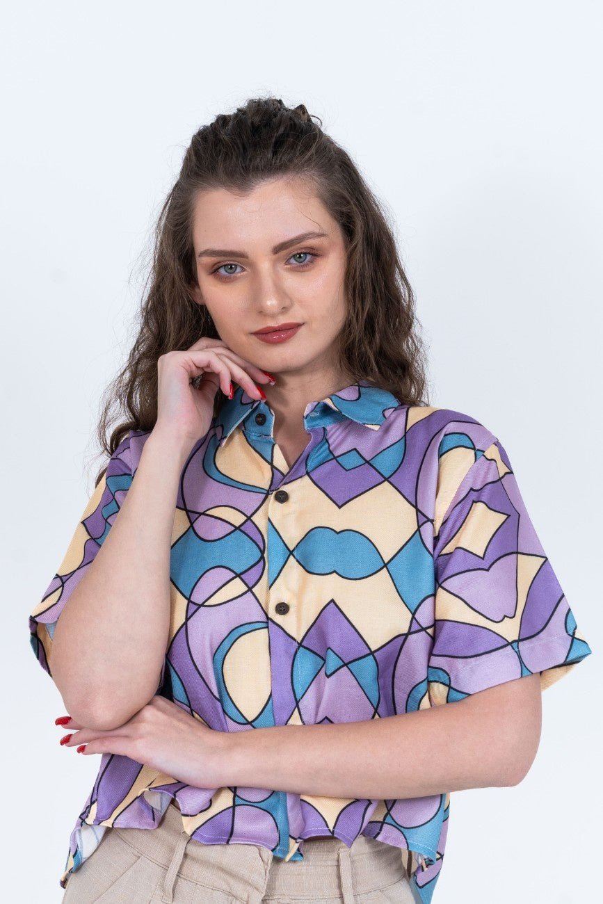 Cropped women's shirt in pastel purple blue and yellow abstract print with short sleeves