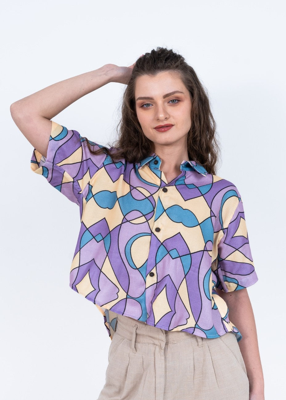 Cropped women's shirt in pastel purple blue and yellow abstract print with short sleeves