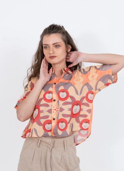 Cropped women's shirt in apple marble print with short sleeves