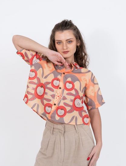Cropped women's shirt in apple marble print with short sleeves