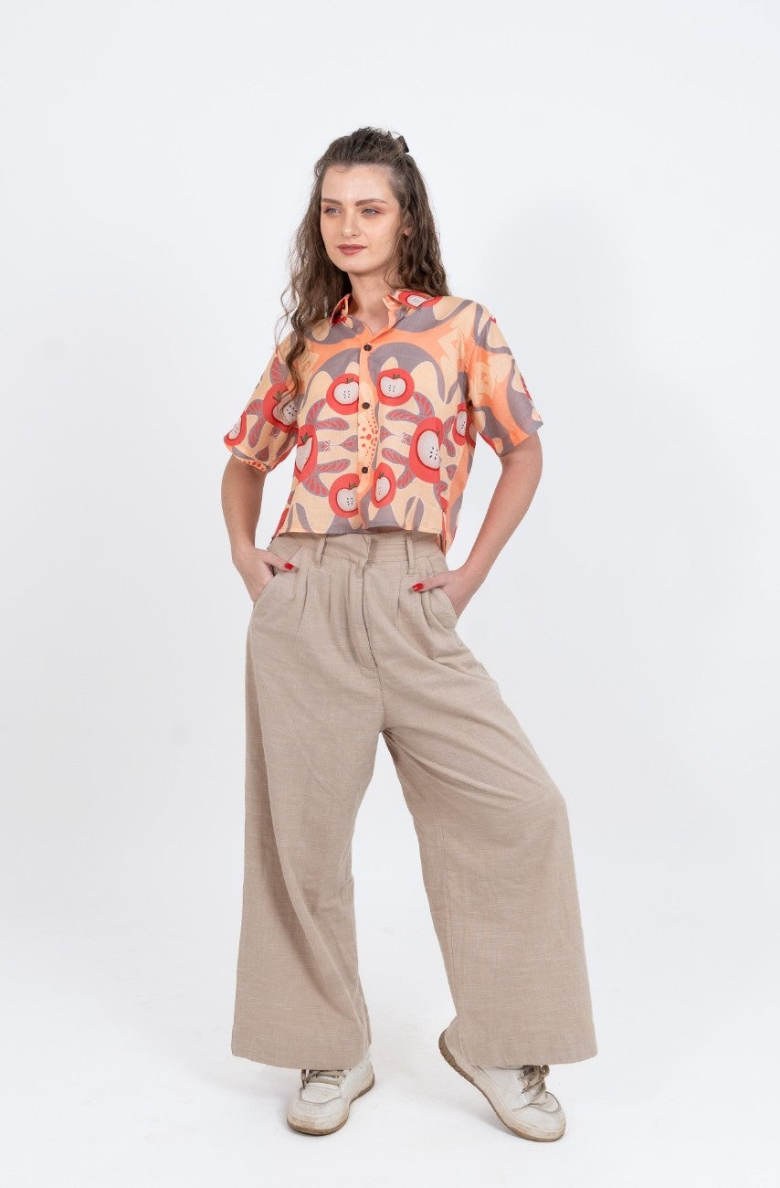 Cropped women's shirt in apple marble print with short sleeves