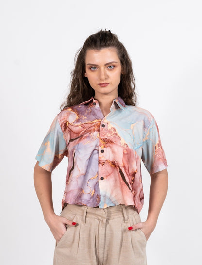 Cropped women's shirt in brown and purple marble print with short sleeves and thread work embroidery