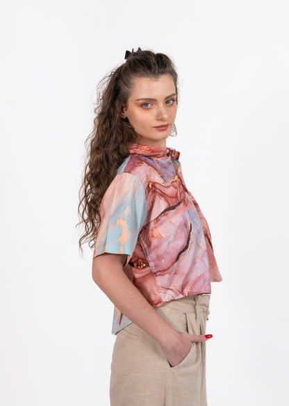 Cropped women's shirt in brown and purple marble print with short sleeves and thread work embroidery