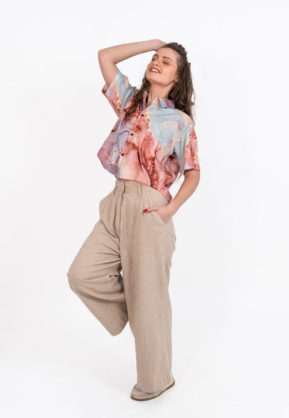 Cropped women's shirt in brown and purple marble print with short sleeves and thread work embroidery