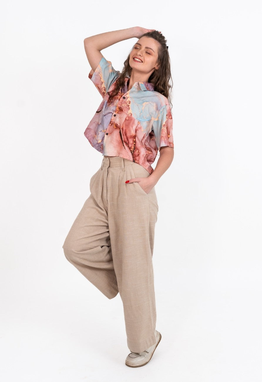 Cropped women's shirt in brown and purple marble print with short sleeves and thread work embroidery