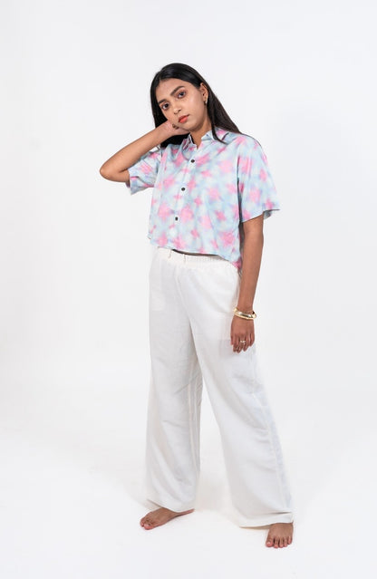 Cropped women's shirt in blue and pink abstract print with short sleeves