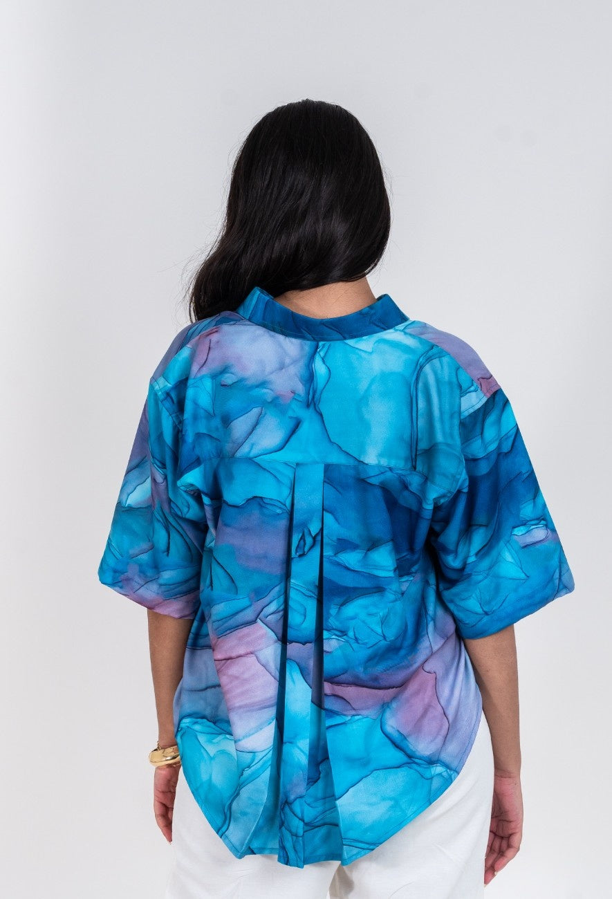 Cropped women's shirt in bright blue and purple marble print with short sleeves and thread work embroidery