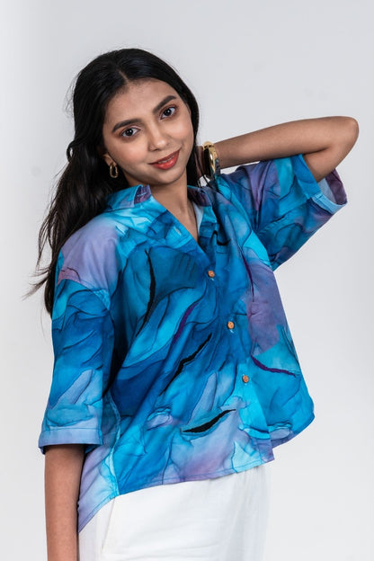 Cropped women's shirt in bright blue and purple marble print with short sleeves and thread work embroidery