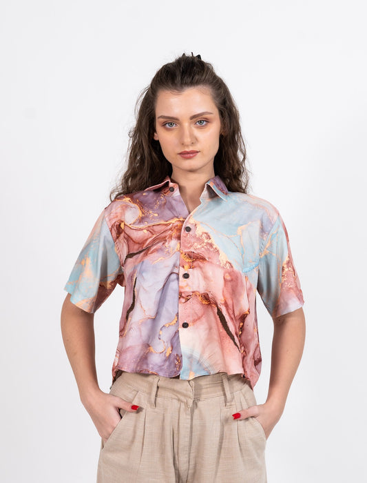 Cropped women's shirt in brown and purple marble print with short sleeves and thread work embroidery