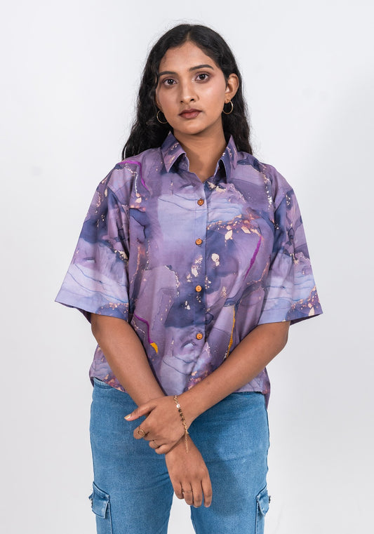 Cropped women's shirt in purple shades marble print with short sleeves and thread work embroidery