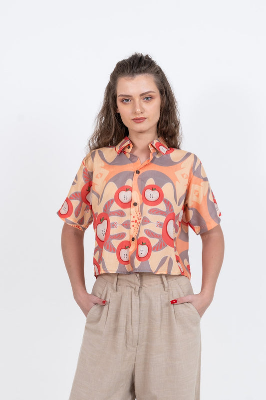 Cropped women's shirt in apple marble print with short sleeves